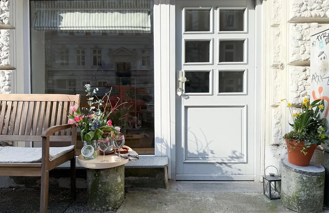 Stilvolle Altbauwohnung in Ottensen - ruhig und zentral-1